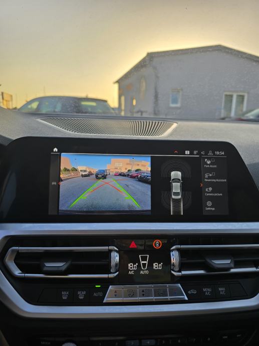 BMW serija 3 318d M sport automatik / PRVI VLASNIK/, fotografija 8