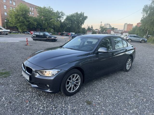 BMW serija 3 318d, 2013 godina, fotografija 6