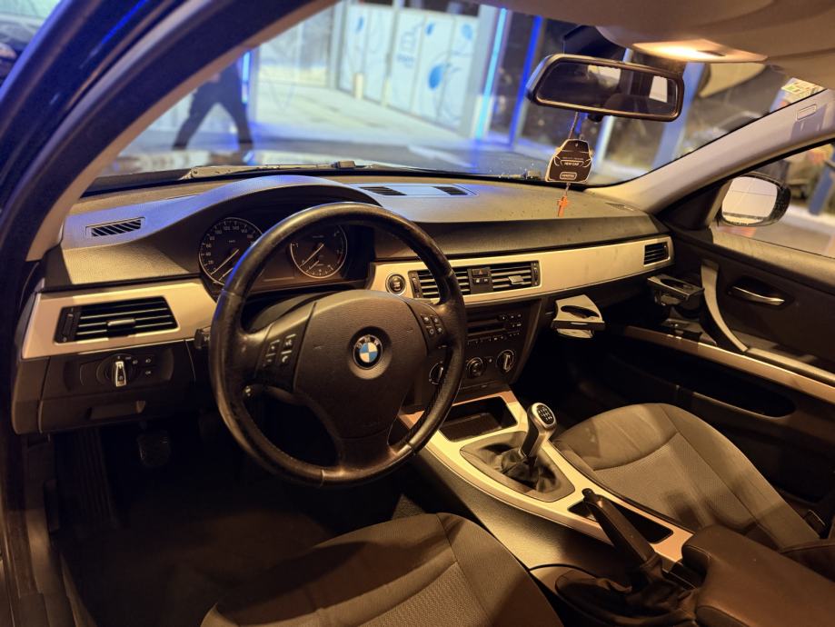 BMW serija 3 318d, fotografija 6