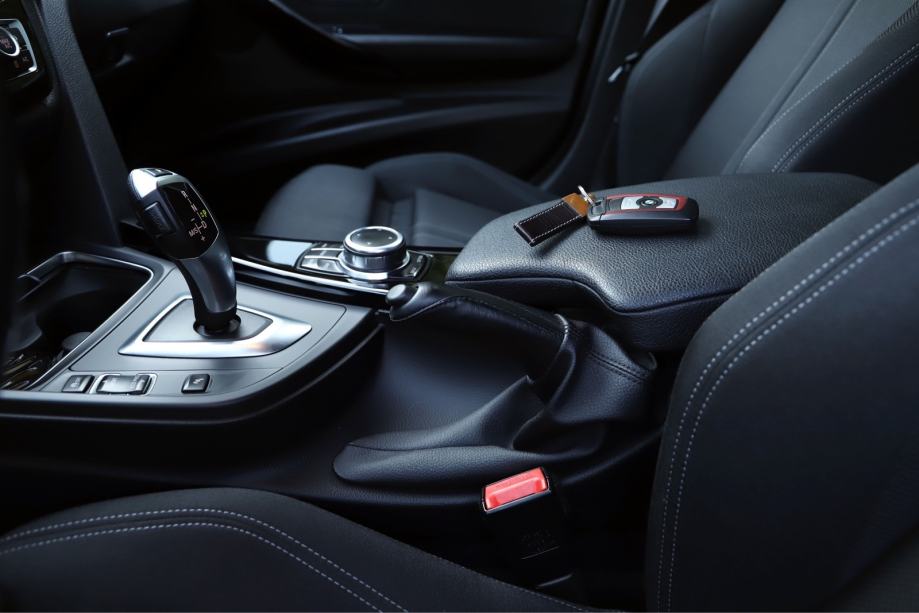 BMW serija 3 318d Sport line, fotografija 10