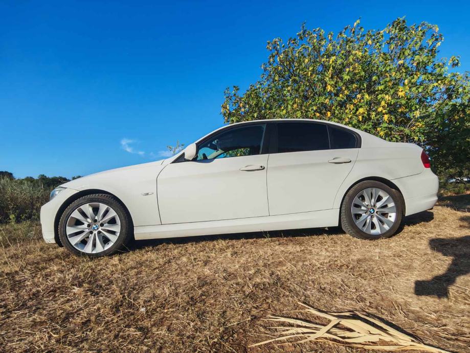 BMW serija 3 318i, automatic, servisna, fotografija 3