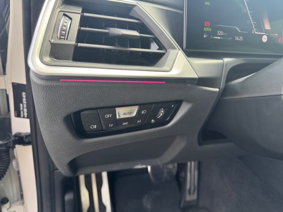 BMW serija 3 318i automatik 2022, fotografija 18