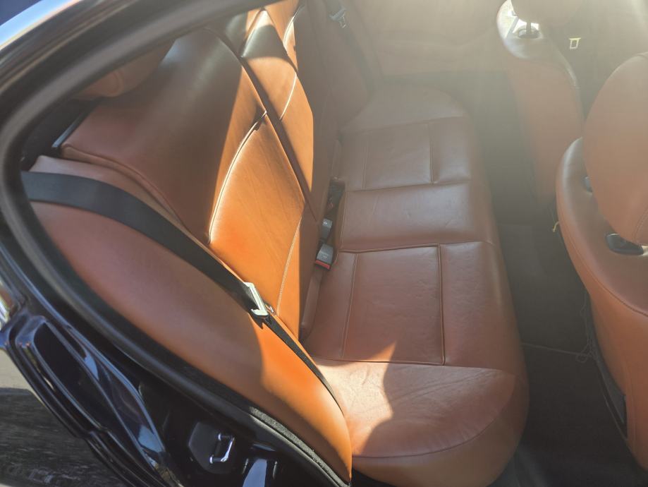 BMW serija 3 318i, fotografija 8