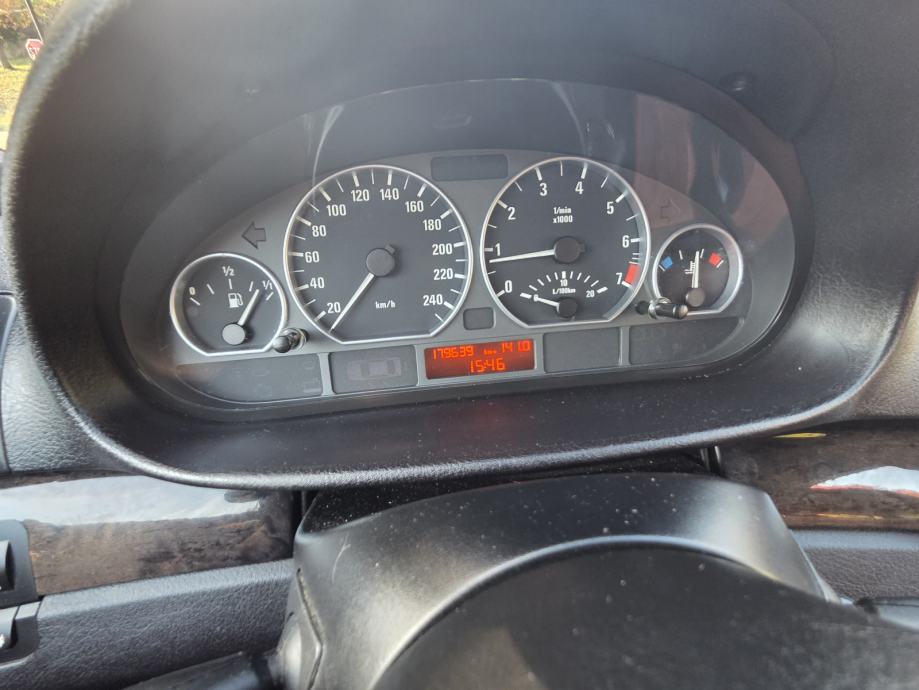 BMW serija 3 318i, fotografija 10