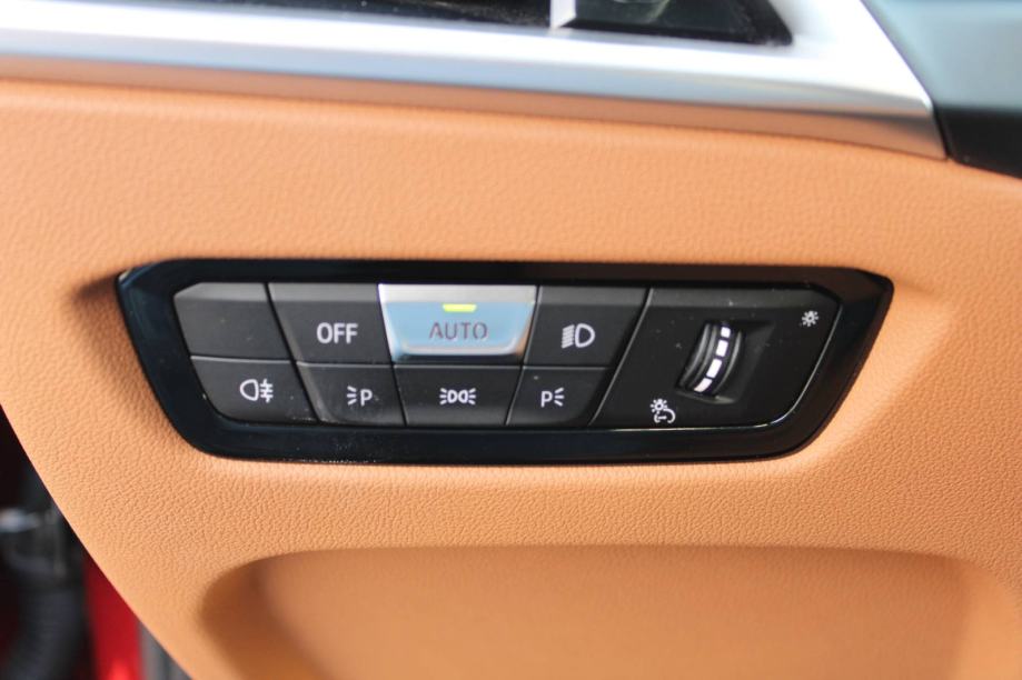 BMW serija 3 320d xDrive M-paket *HEAD UP, LED, NAVIGACIJA, KAMERA 360, fotografija 16