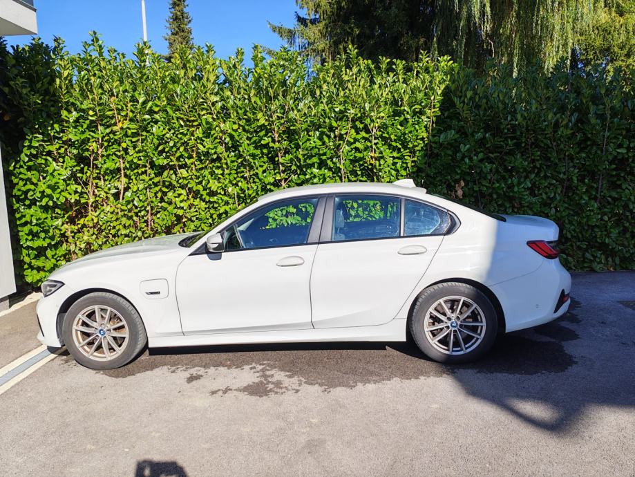 BMW serija 3 320e 2022, fotografija 2