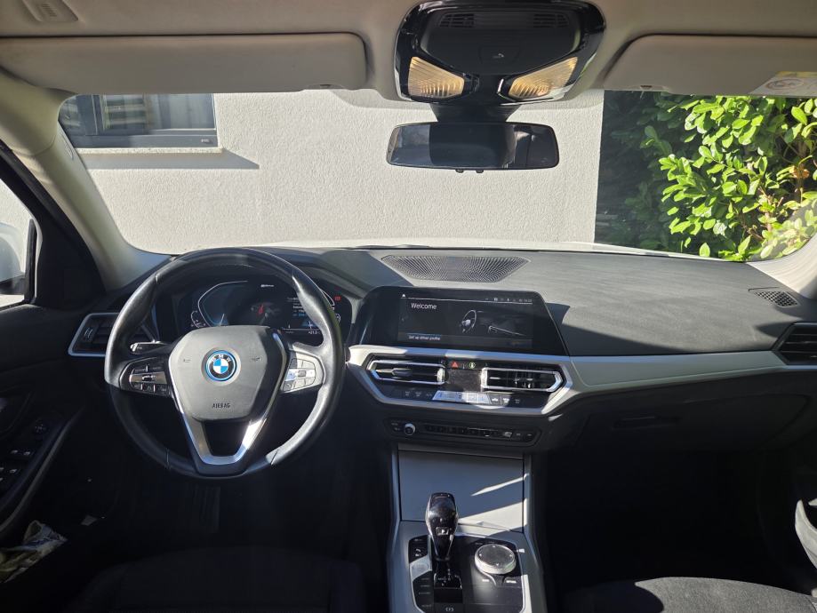 BMW serija 3 320e 2022, fotografija 8