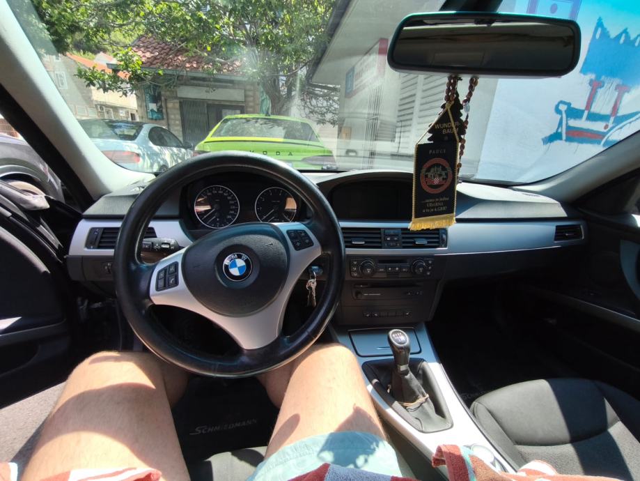 BMW serija 3 320i, fotografija 12