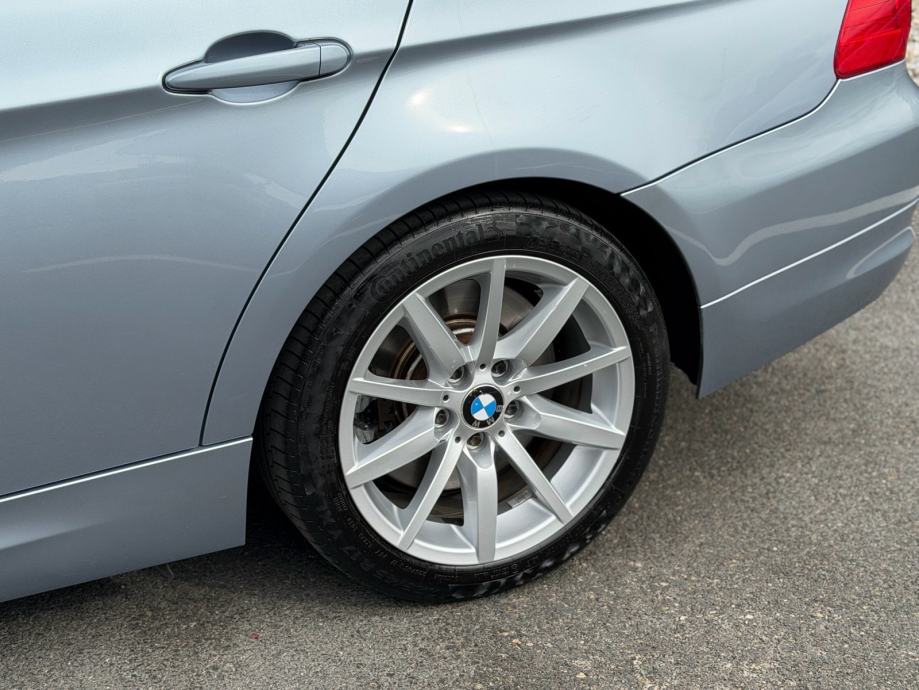 BMW SERIJA 3 330D TOURING * X- DRIVE * 245KS * AUTOMATIC * SERVISNA *, fotografija 18