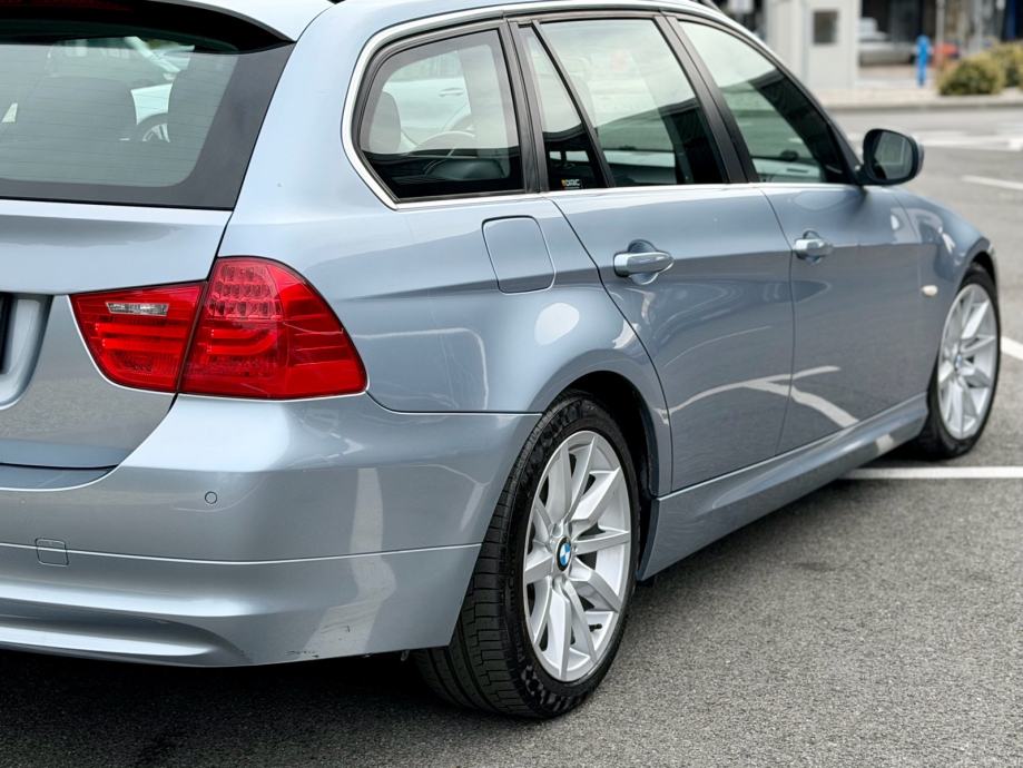 BMW SERIJA 3 330D TOURING * X- DRIVE * 245KS * AUTOMATIC * SERVISNA *, fotografija 9
