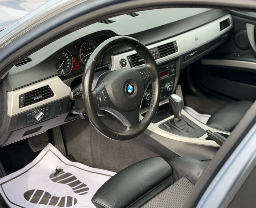 BMW SERIJA 3 330D TOURING * X- DRIVE * 245KS * AUTOMATIC * SERVISNA *, fotografija 15