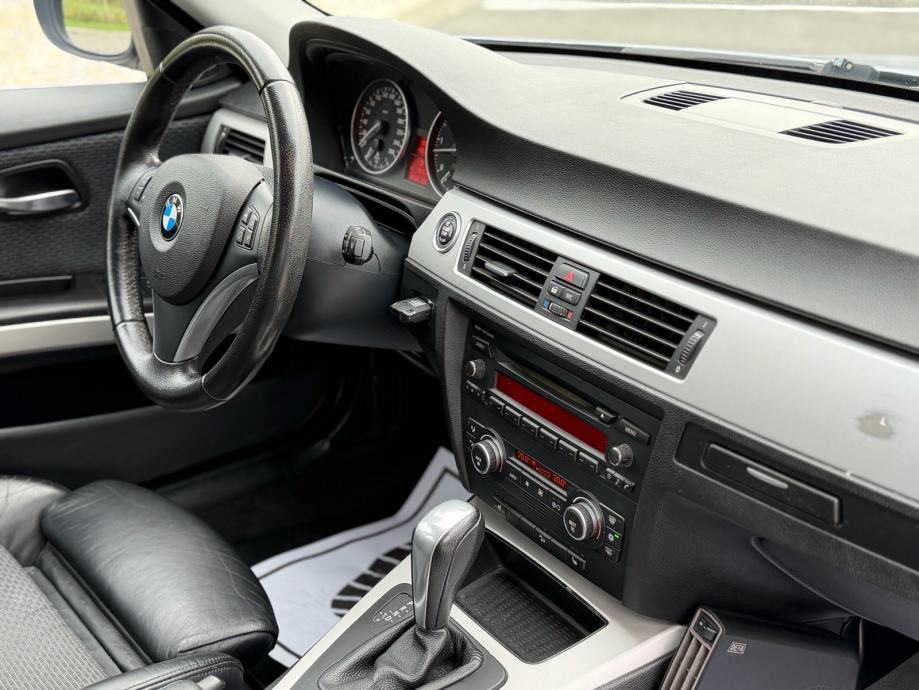 BMW SERIJA 3 330D TOURING * X- DRIVE * 245KS * AUTOMATIC * SERVISNA *, fotografija 19