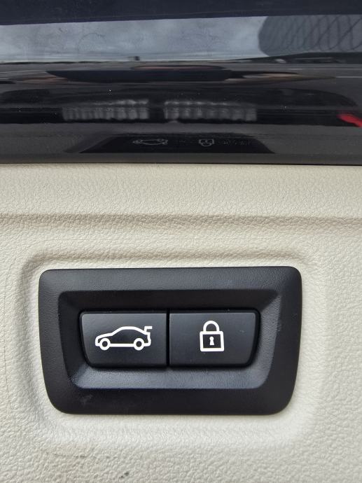 BMW serija 3 318d REG GOD DANA, full oprema, virtual, automatik, koža, fotografija 15