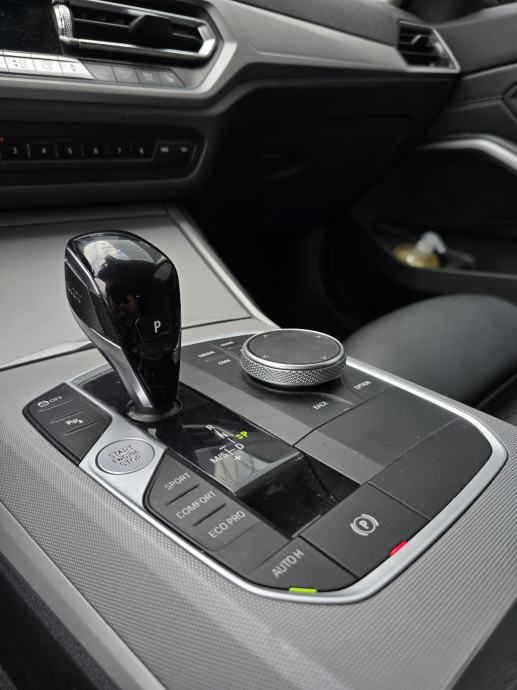 BMW serija 3 318d REG GOD DANA, full oprema, virtual, automatik, koža, fotografija 11
