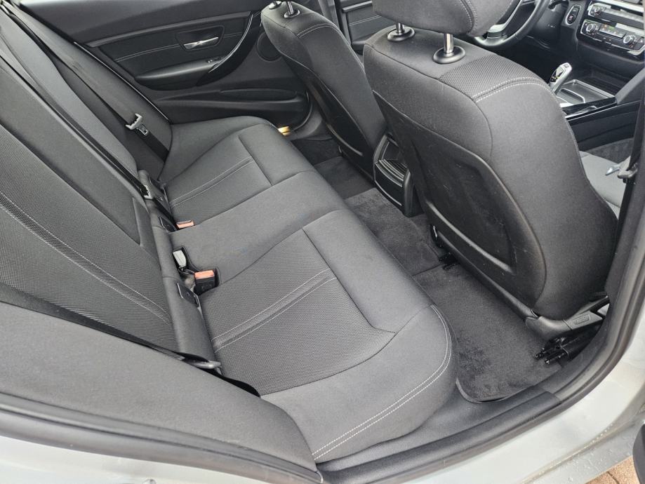 BMW serija 3 Touring 318d automatik, fotografija 15