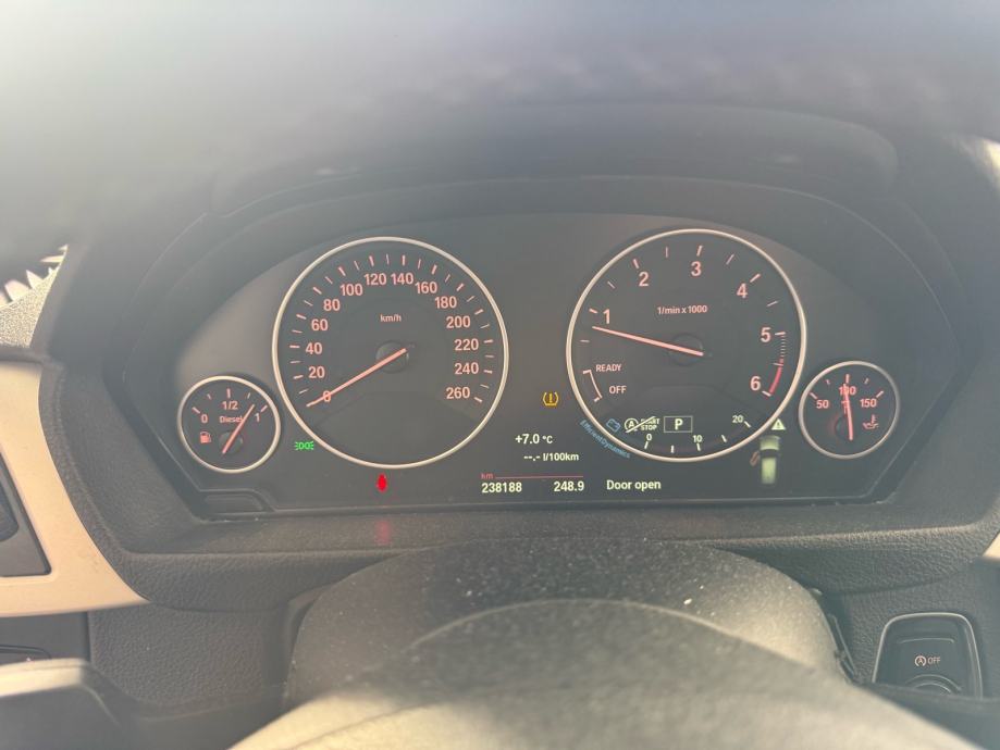 BMW serija 3 Touring 318d Automatik, fotografija 7