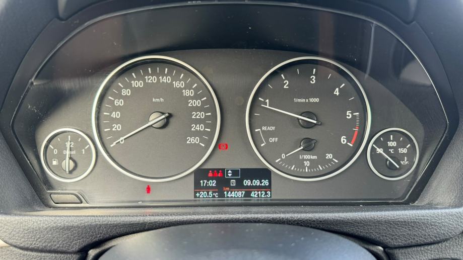 BMW serija 3 Touring 318d LCI - Navi, grj. sjedala, Temp, Kamera, fotografija 8