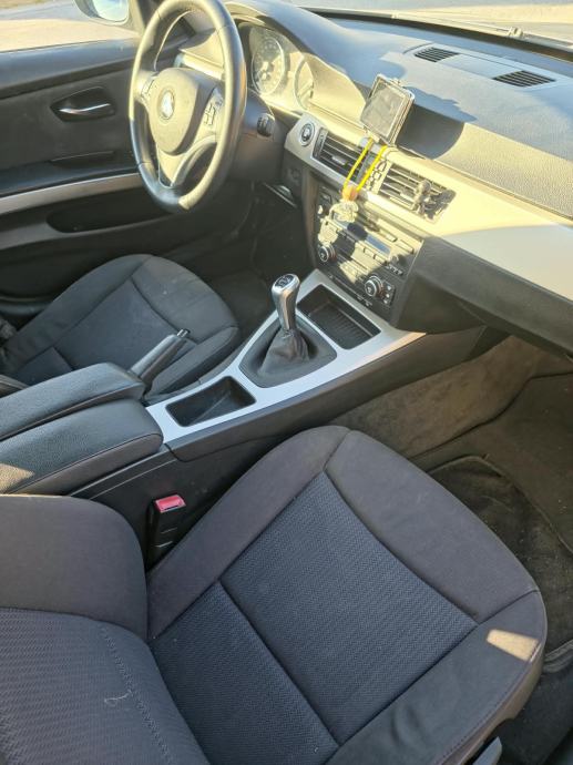 BMW serija 3 Touring 318d LCI - REG do 10/2027, fotografija 6