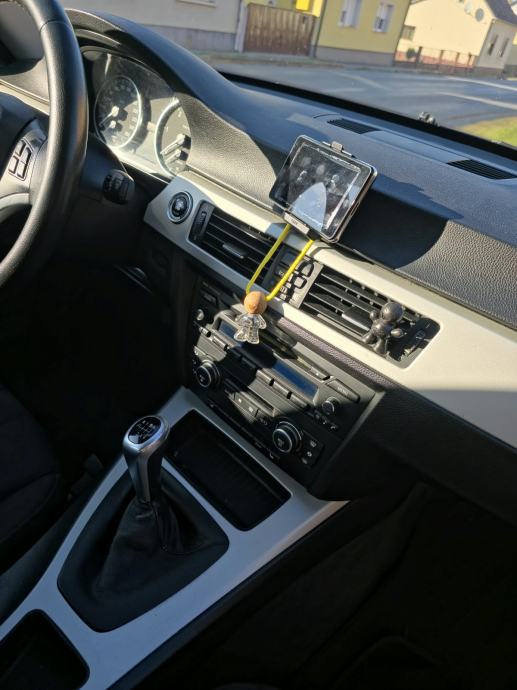BMW serija 3 Touring 318d LCI - REG do 10/2027, fotografija 5