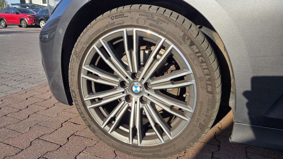 BMW 320d xDrive Touring M Sport | 190 KS | Automatik, fotografija 15