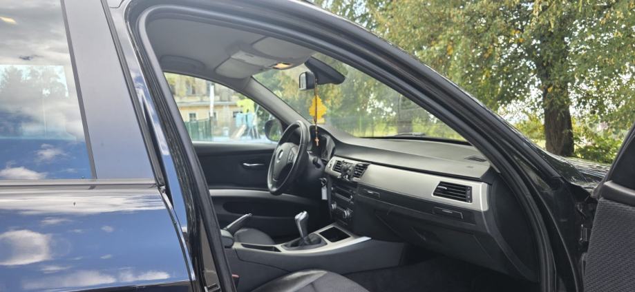 BMW serija 3 Touring 320d Top stanje. Reg 09/27, fotografija 18