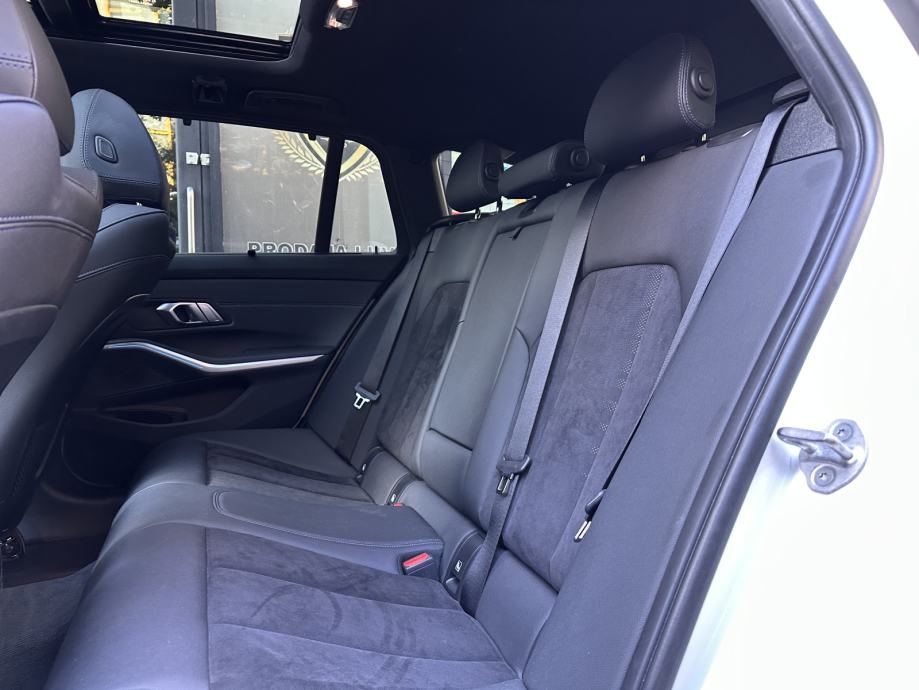 BMW serija 3 Touring 330d *M SPORT*PANORAMA*HEAD-UP*REG 10/26*, fotografija 20
