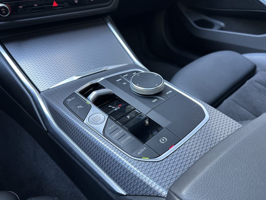BMW serija 3 Touring 330d *M SPORT*PANORAMA*HEAD-UP*REG 10/26*, fotografija 14