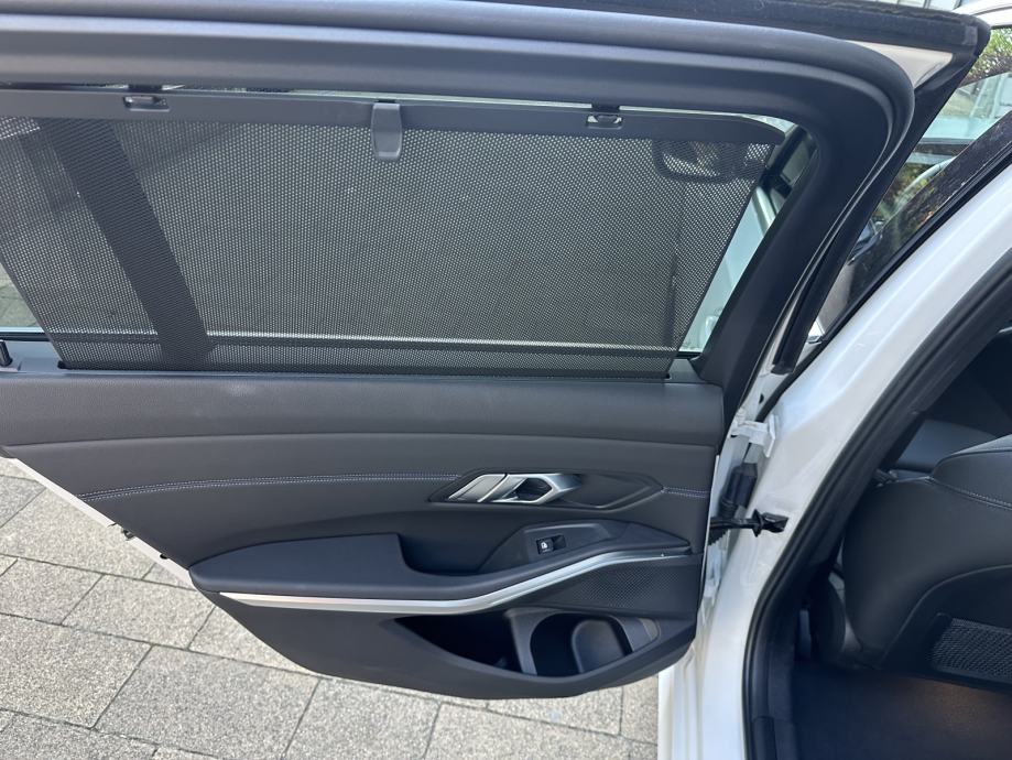 BMW serija 3 Touring 330d *M SPORT*PANORAMA*HEAD-UP*REG 10/26*, fotografija 18