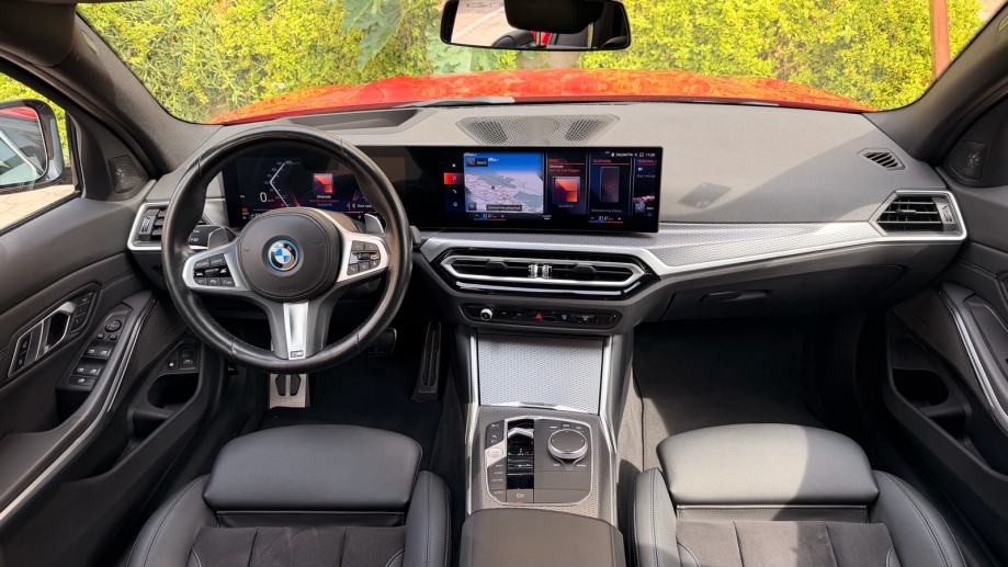 BMW serija 3 Touring 330e automatik, fotografija 5