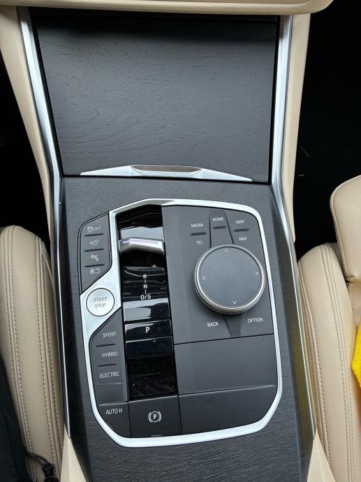 BMW serija 3 Touring 330e M Sport, fotografija 6