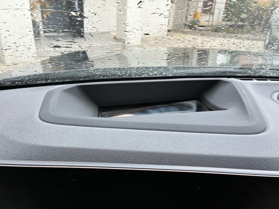 BMW serija 3 Touring 330e M Sport, fotografija 9