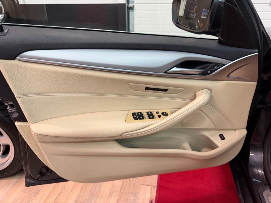 BMW serija 5 Luxury *VIRTUAL, NAVI, KAMERA, GRIJANJE SJEDALA*, fotografija 8