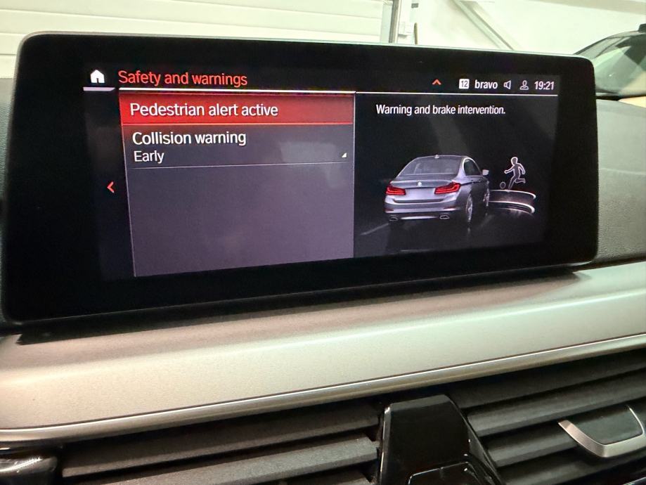 BMW serija 5 Luxury *VIRTUAL, NAVI, KAMERA, GRIJANJE SJEDALA*, fotografija 14