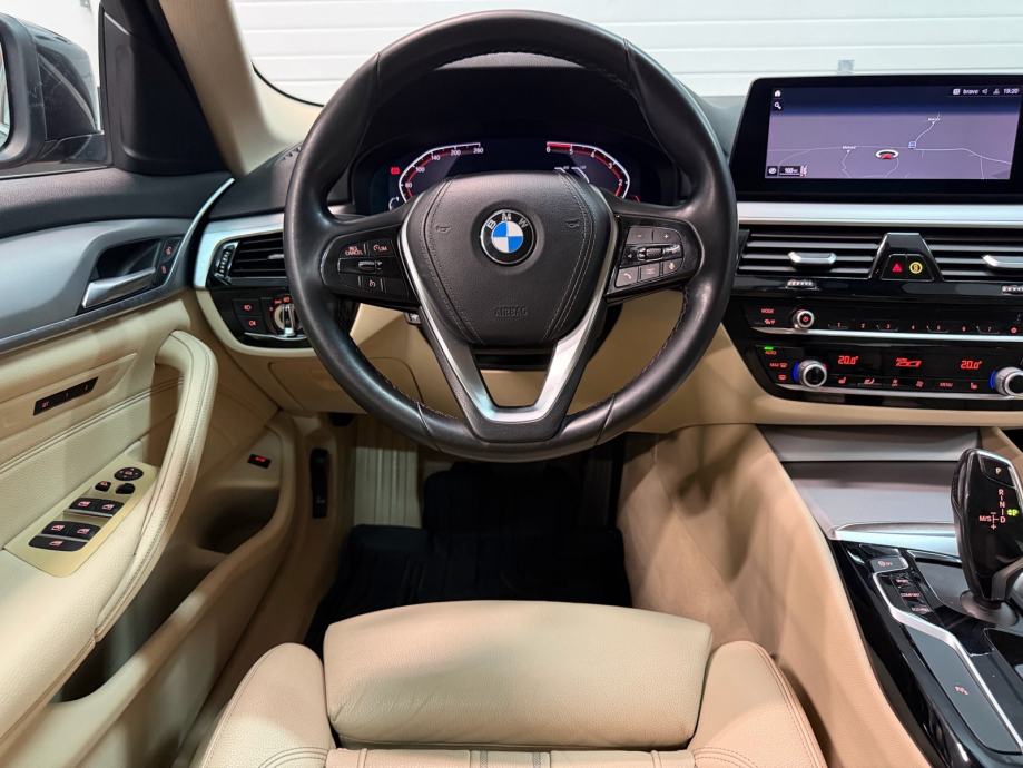 BMW serija 5 Luxury *VIRTUAL, NAVI, KAMERA, GRIJANJE SJEDALA*, fotografija 19