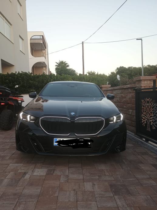 BMW serija 5 520 xd M performance, fotografija 3