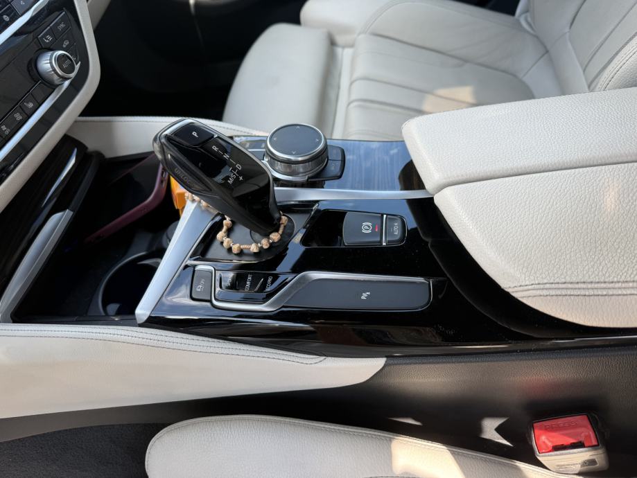 BMW serija 5 520d M-sport paket 2017god. automatik, fotografija 10