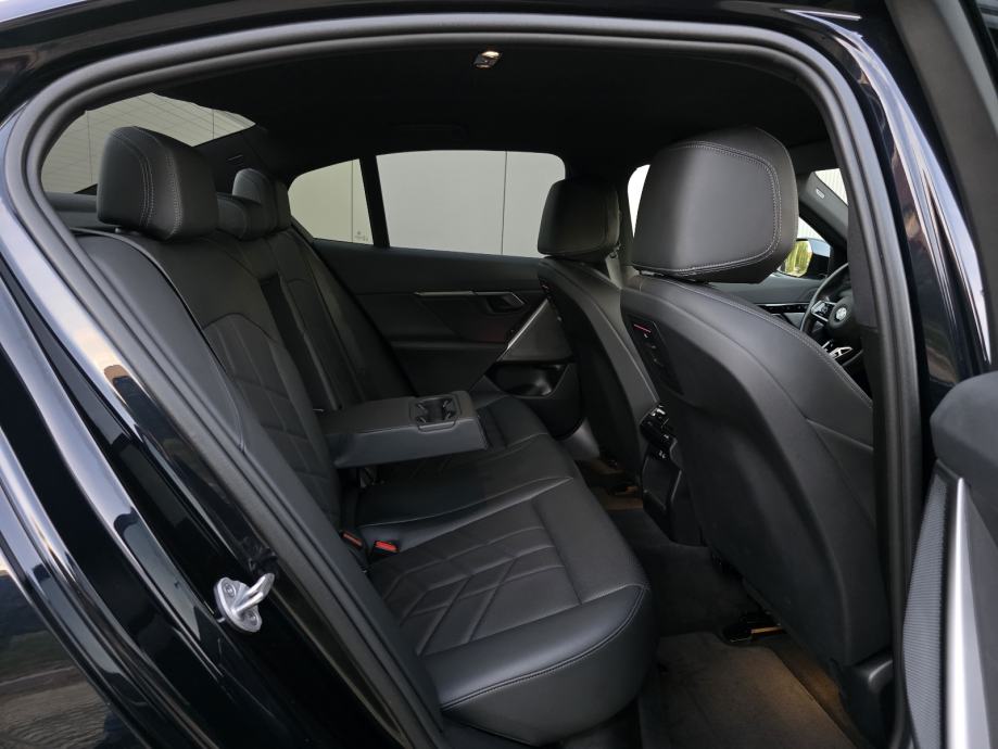 BMW 520d M Sport, Iconic Glow, Comfort sjedala, Led, Kamera, fotografija 12
