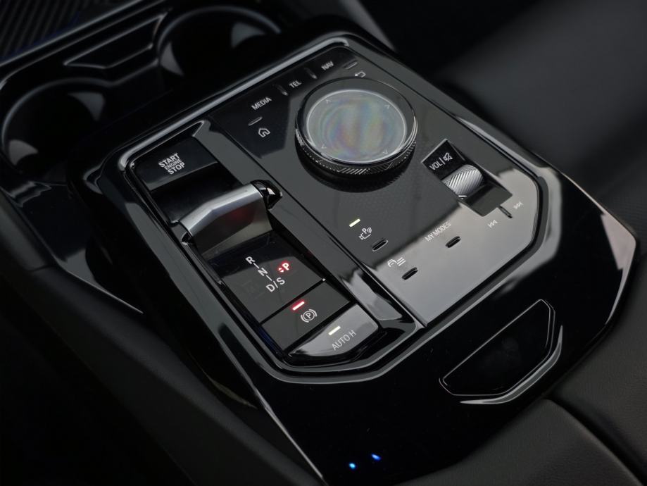 BMW 520d M Sport, Iconic Glow, Comfort sjedala, Led, Kamera, fotografija 14