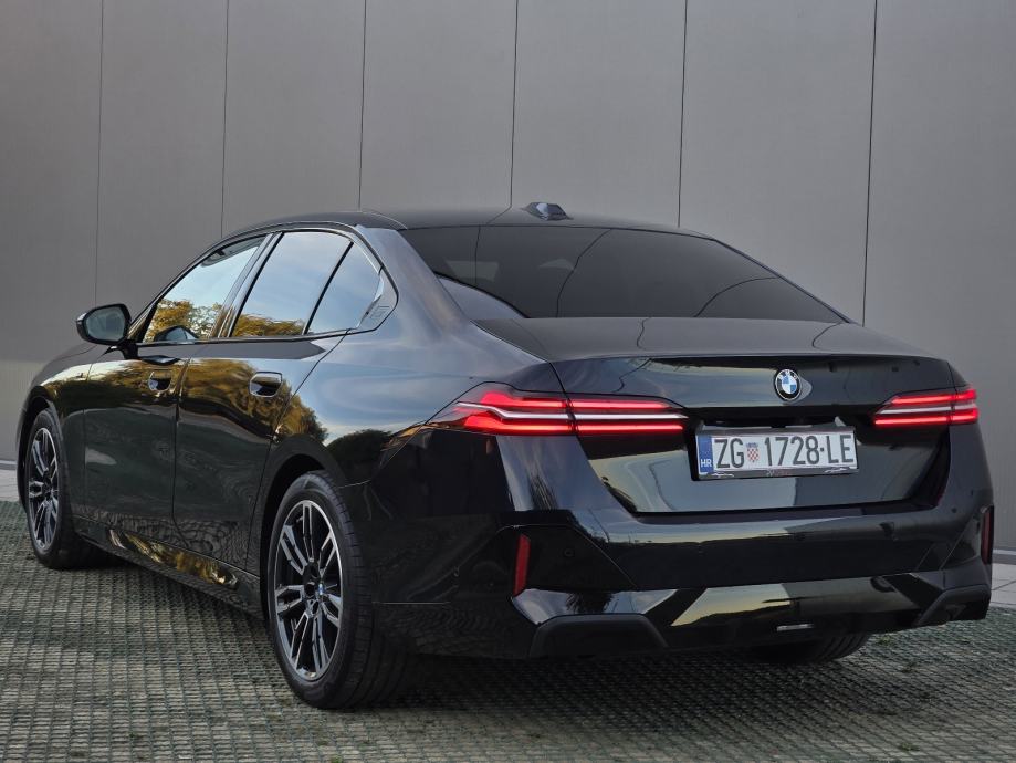 BMW 520d M Sport, Iconic Glow, Comfort sjedala, Led, Kamera, fotografija 4