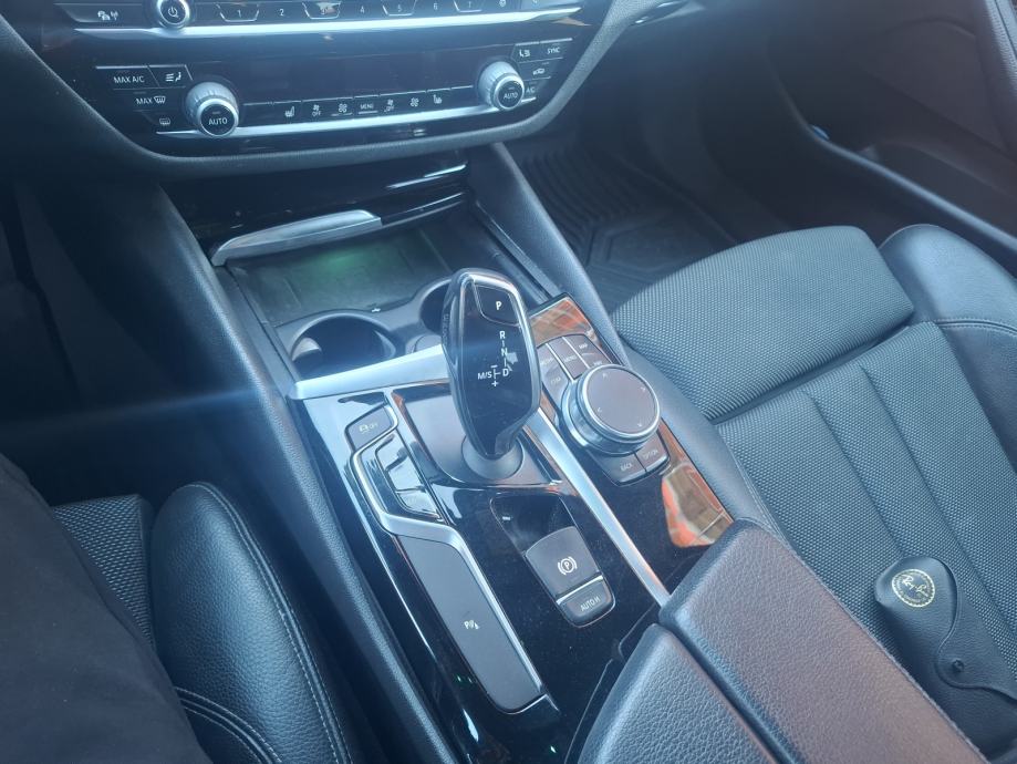 BMW serija 5 520d automatik, fotografija 12