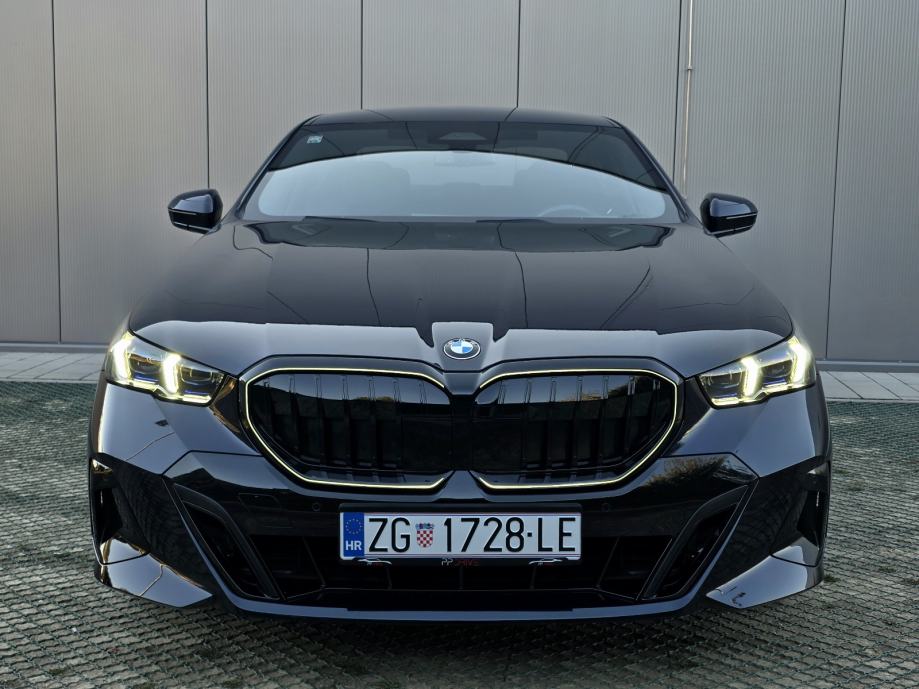 BMW 520d M Sport, Iconic Glow, Comfort sjedala, Led, Kamera, fotografija 2