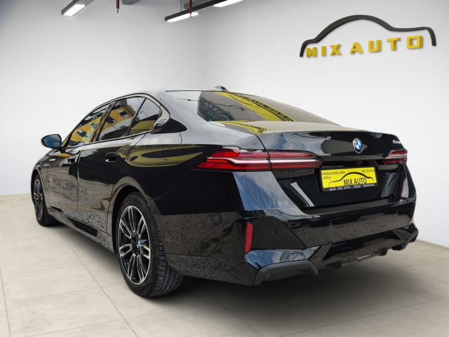 BMW serija 5 520d automatik M SPORT ***2026 GODINA AUTO JE U PDV -u, fotografija 5