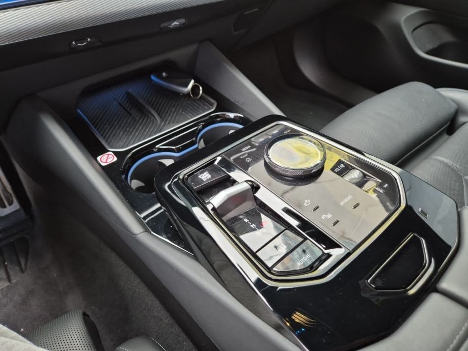 BMW serija 5 520d automatik M SPORT ***2026 GODINA AUTO JE U PDV -u, fotografija 13