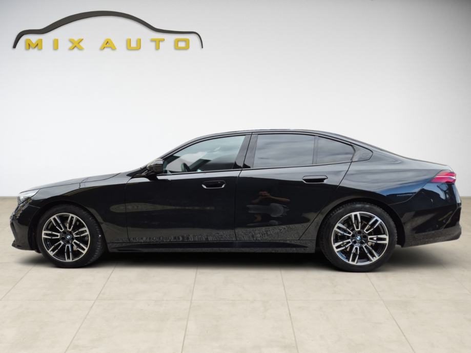 BMW serija 5 520d automatik M SPORT ***2026 GODINA AUTO JE U PDV -u, fotografija 15