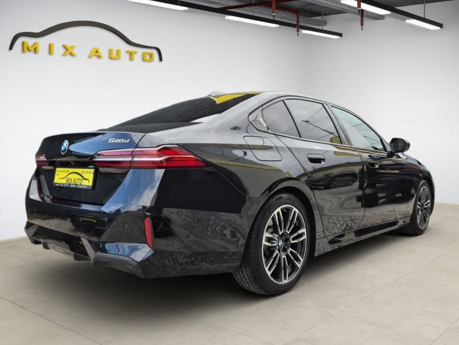 BMW serija 5 520d automatik M SPORT ***2026 GODINA AUTO JE U PDV -u, fotografija 2