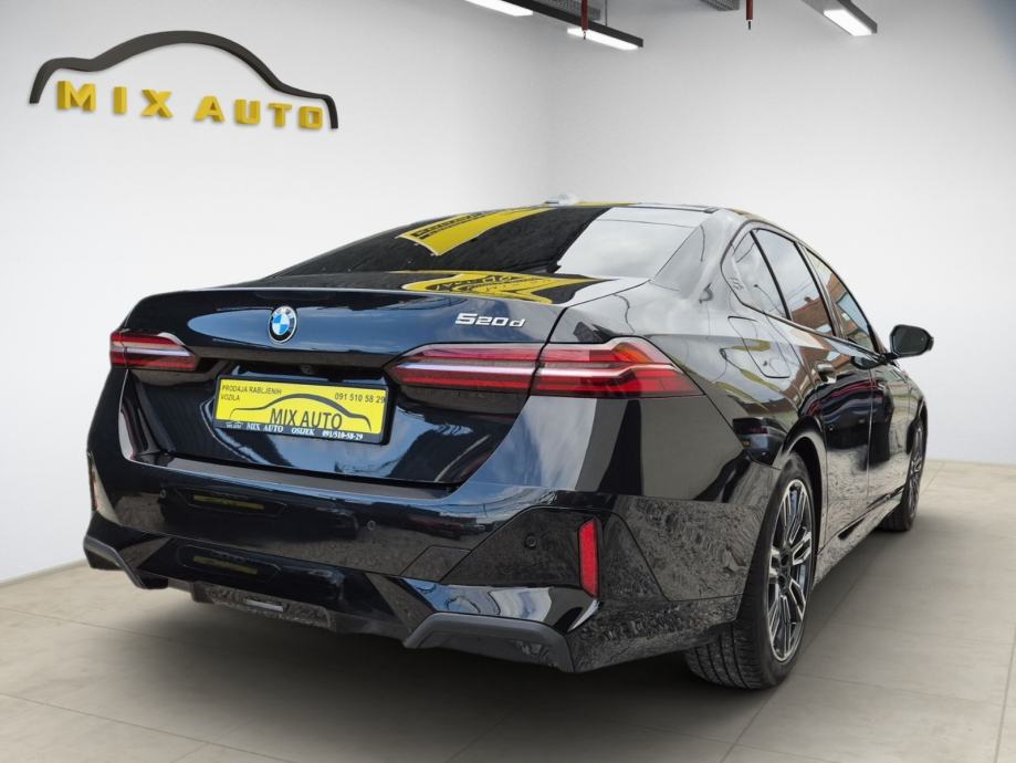 BMW serija 5 520d automatik M SPORT ***2026 GODINA AUTO JE U PDV -u, fotografija 3