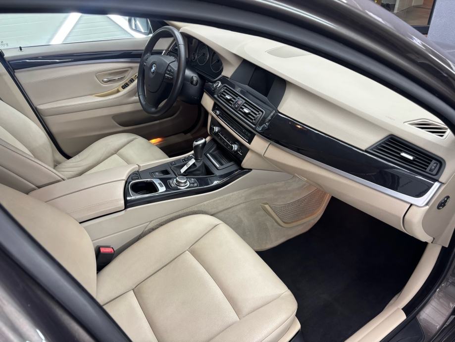 BMW serija 5 520d Edition, 193.314km, fotografija 11