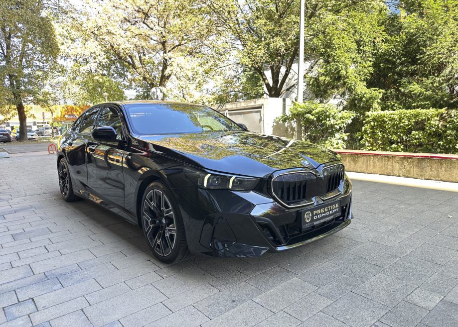 BMW serija 5 520d *M SPORT PRO*360*HEAD*ROLO*MEMORIJA*VENTILACIJA*, fotografija 6