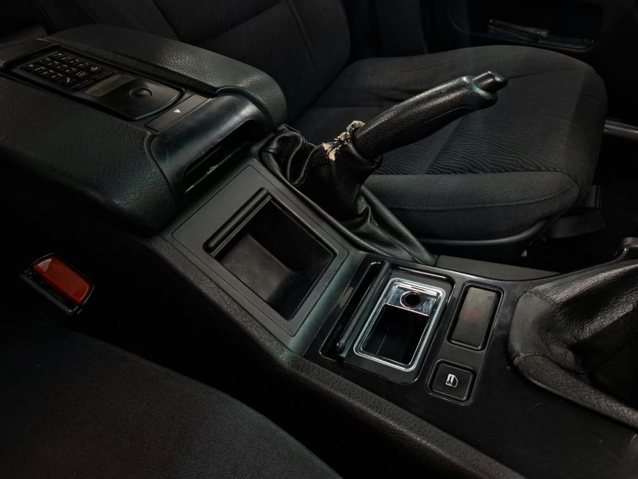 BMW serija 5 520d, fotografija 7
