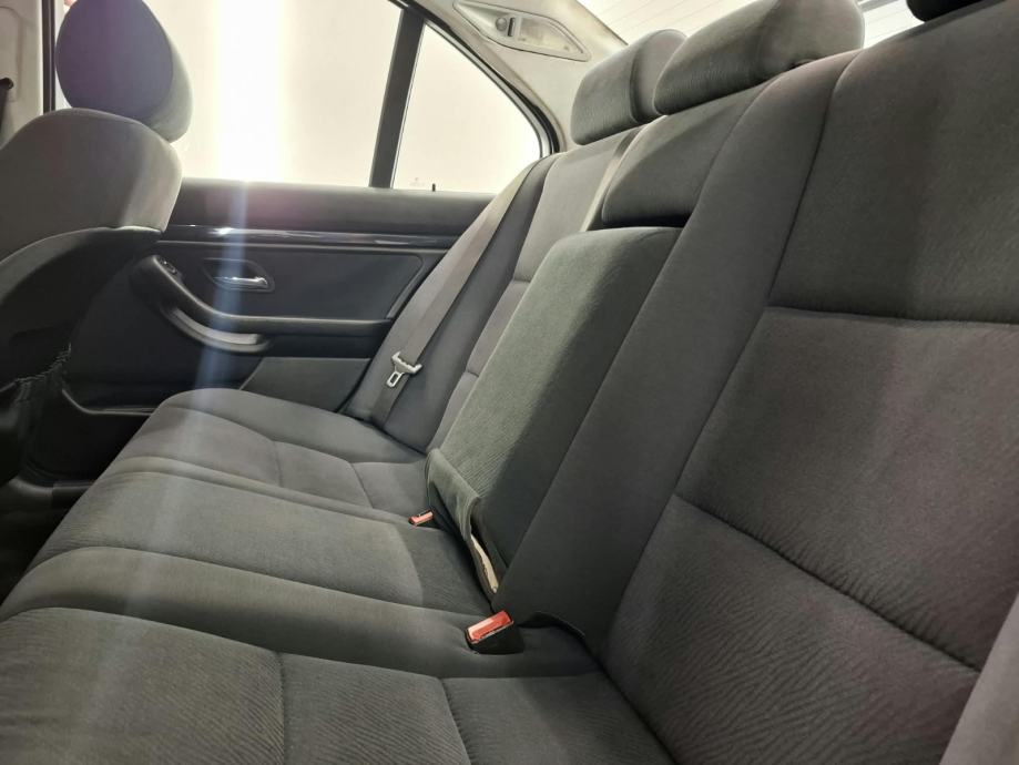 BMW serija 5 520d, fotografija 11